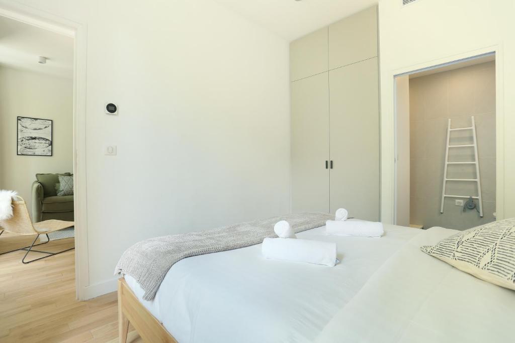 Llit o llits en una habitaci&oacute; de Apartment Center of Paris by Studio prestige