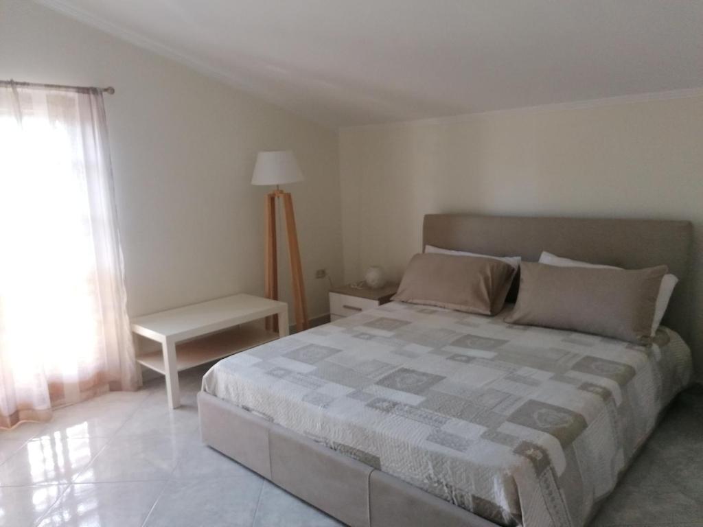 Łóżko lub łóżka w pokoju w obiekcie Rara Domus B&B