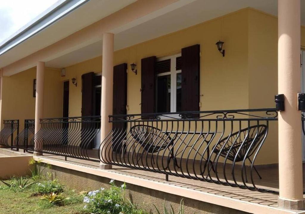 Balkón nebo terasa v ubytování Maïlly - Charmante villa T5 avec piscine - Empire House