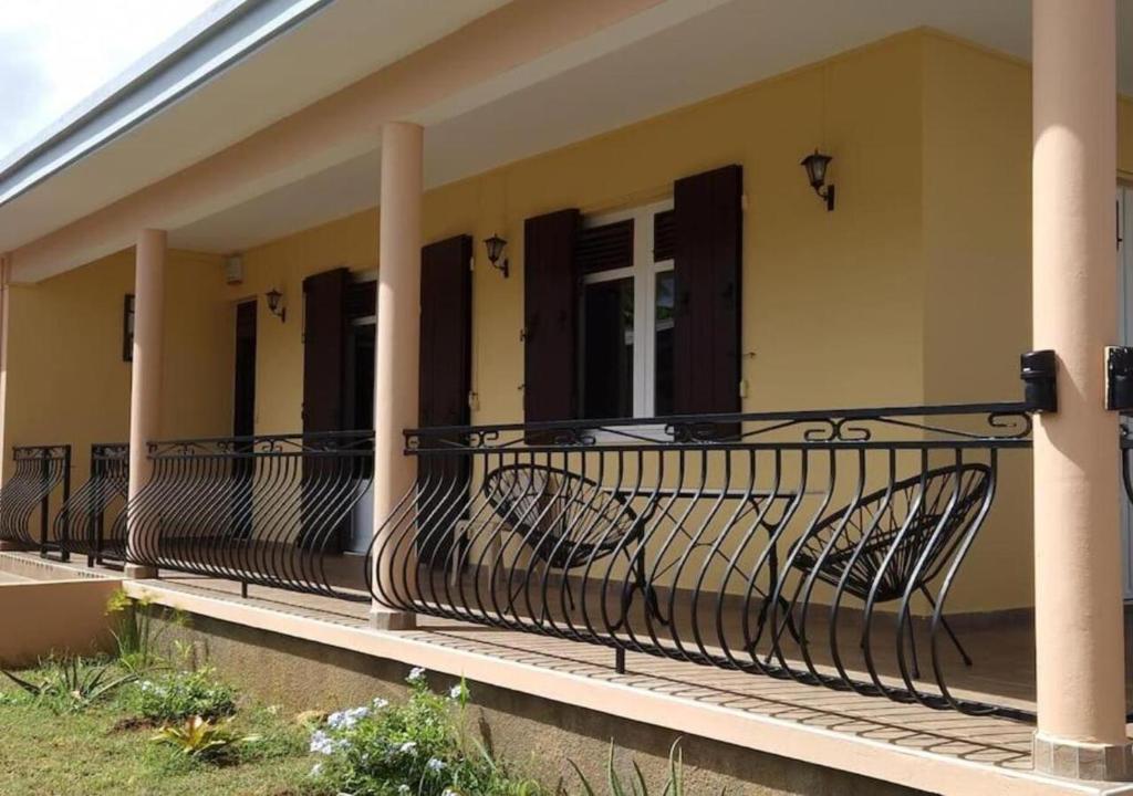 Balkón nebo terasa v ubytování Maïlly - Charmante villa T5 avec piscine - Empire House