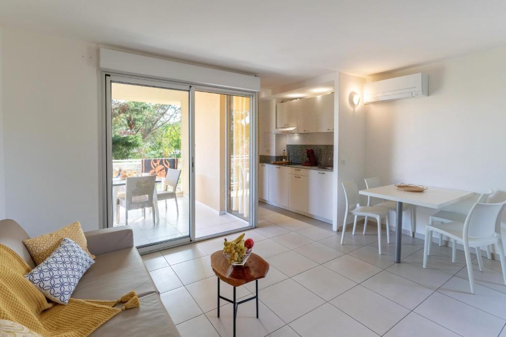 Résidence Marina Bianca - Apartment With Terrace