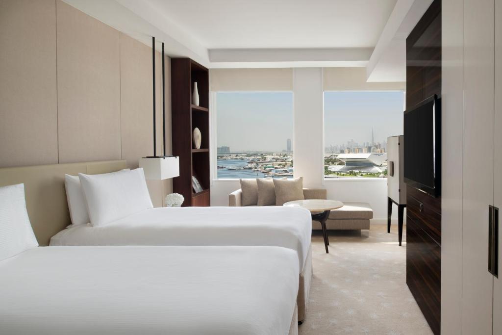Postel nebo postele na pokoji v ubytování InterContinental Dubai Festival City by IHG