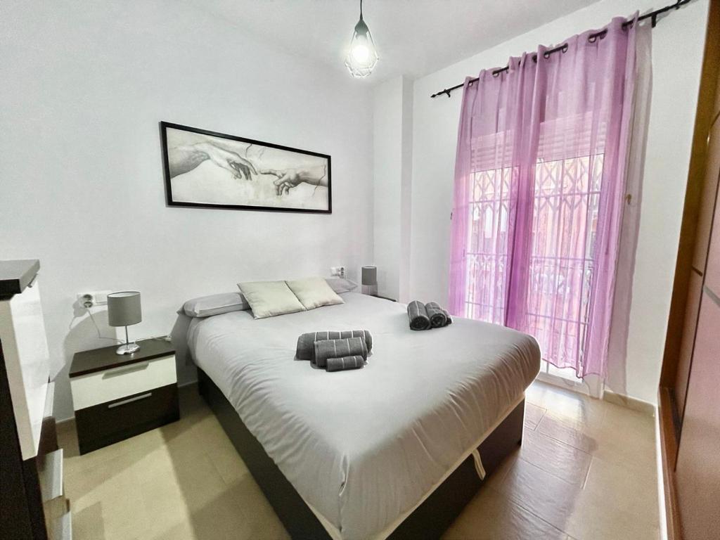 Posteľ alebo postele v izbe v ubytovaní Perita Apartments Malaga center and free parking