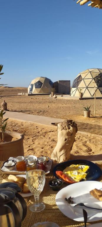 Jídlo v luxury tent nebo okolí
