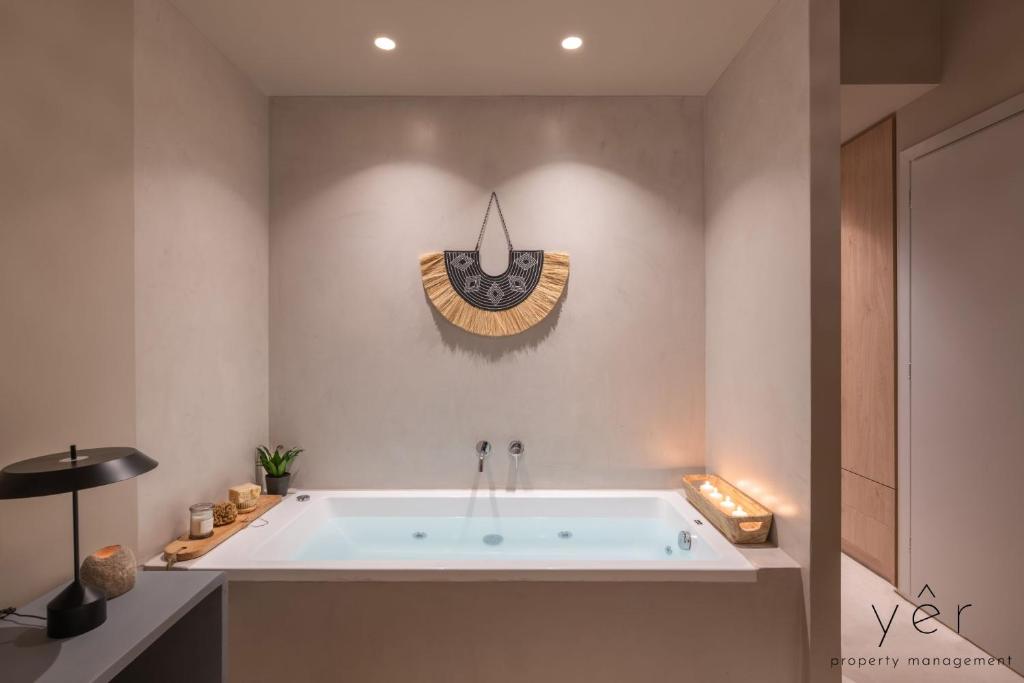 BohoRomance Oasis / Love & Luxury Hot Tub, Athens (updated prices 2024)