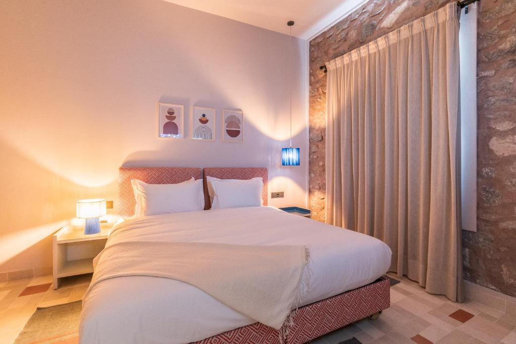 Postel nebo postele na pokoji v ubytování JEMAA EL FNA Suites & Spa