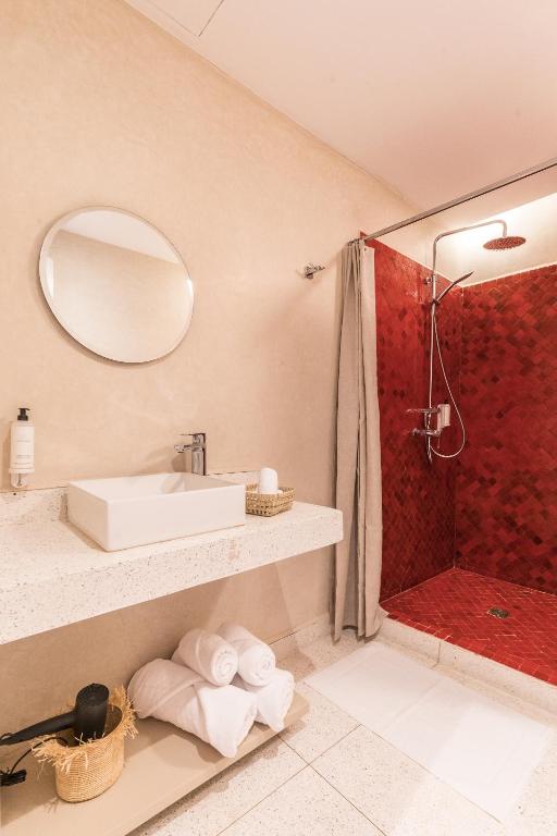 Koupelna v ubytování JEMAA EL FNA Suites & Spa