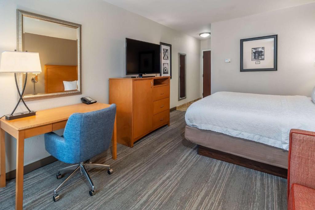 Hampton Inn & Suites Nashville-Vanderbilt-Elliston Place - 