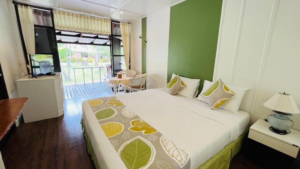 Postel nebo postele na pokoji v ubytování Suan Bankrut Beach Resort