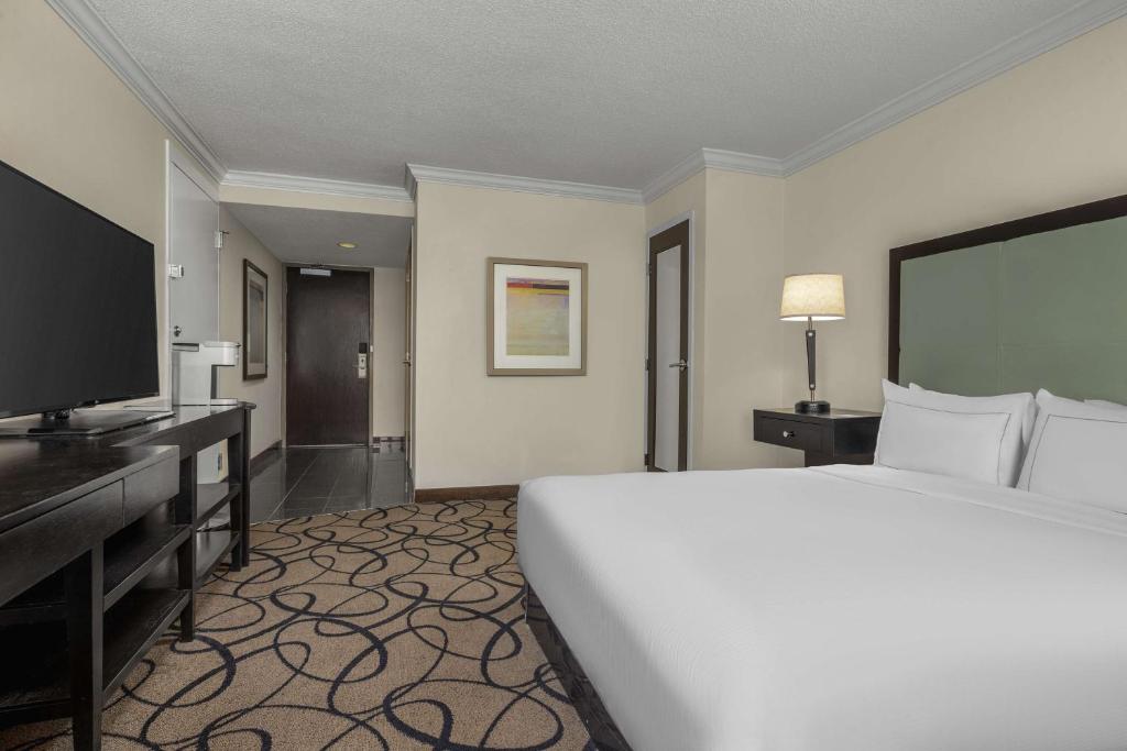 The Verve Boston Natick, Tapestry Collection by Hilton - Salle Queen Avec Une Baignoire Accessible