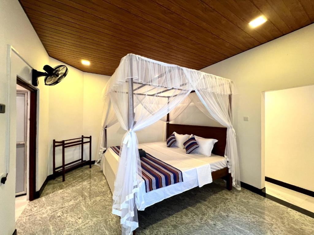 Postel nebo postele na pokoji v ubytování Mango Tree House Mirissa