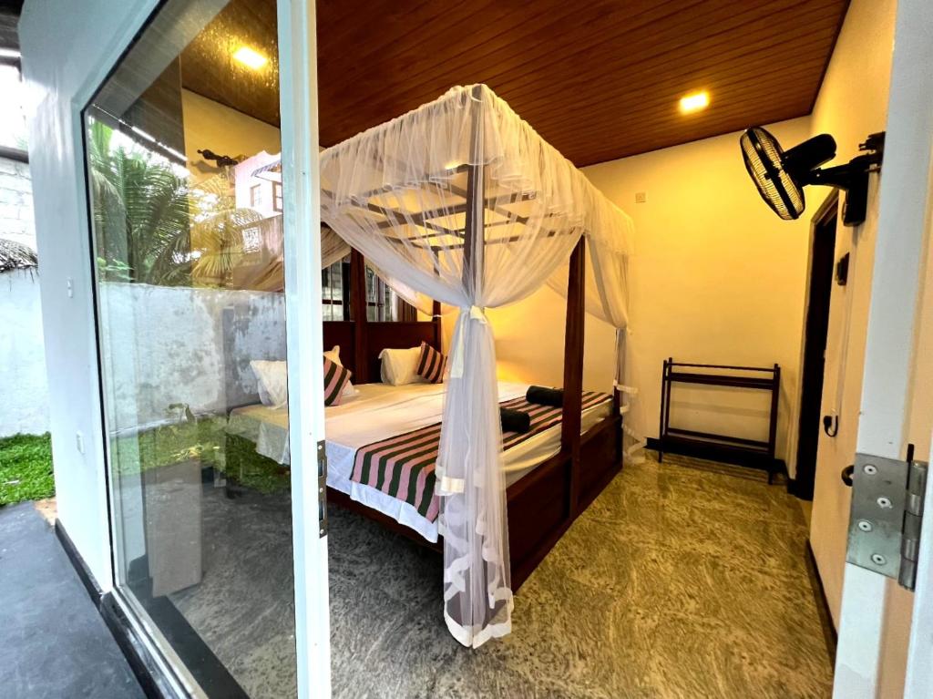 Postel nebo postele na pokoji v ubytování Mango Tree House Mirissa
