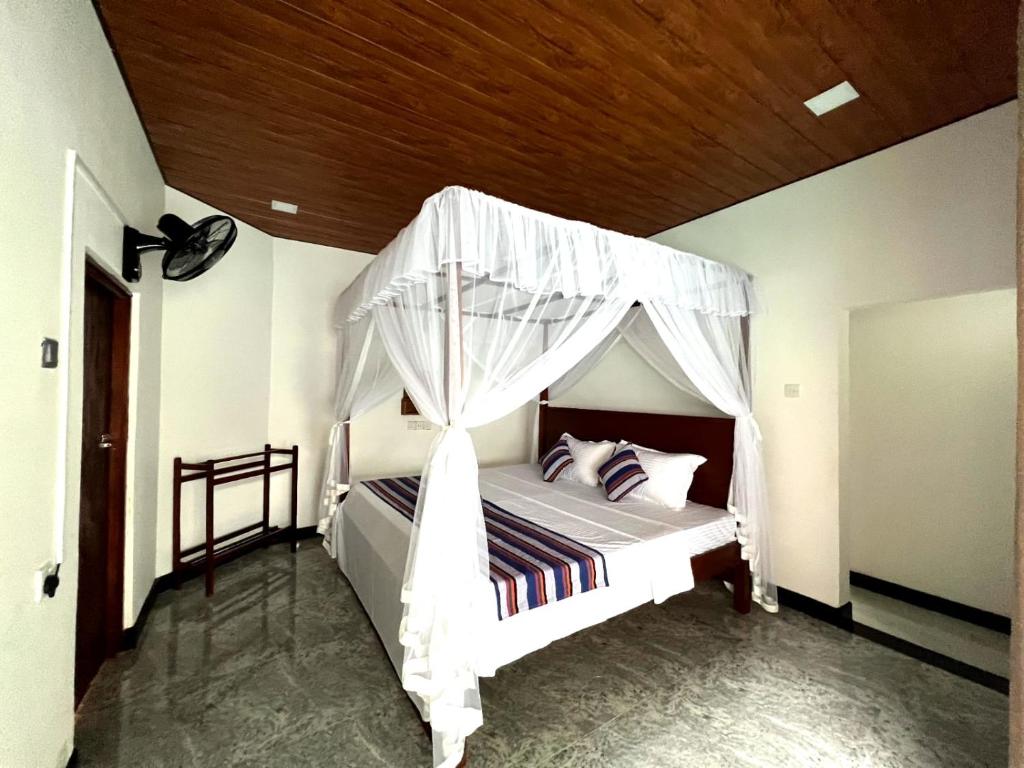 Postel nebo postele na pokoji v ubytování Mango Tree House Mirissa
