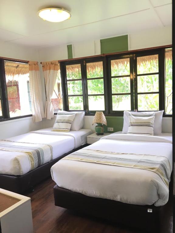 Postel nebo postele na pokoji v ubytování Suan Bankrut Beach Resort
