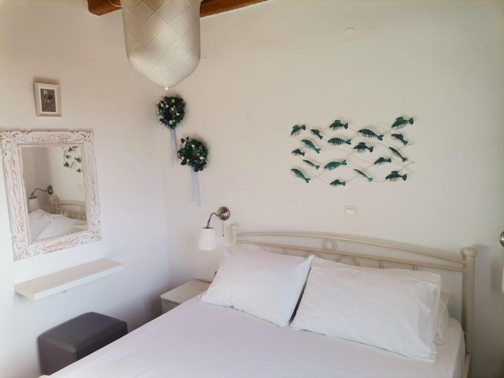 Cama o camas de una habitación en Maroussa's Apartments