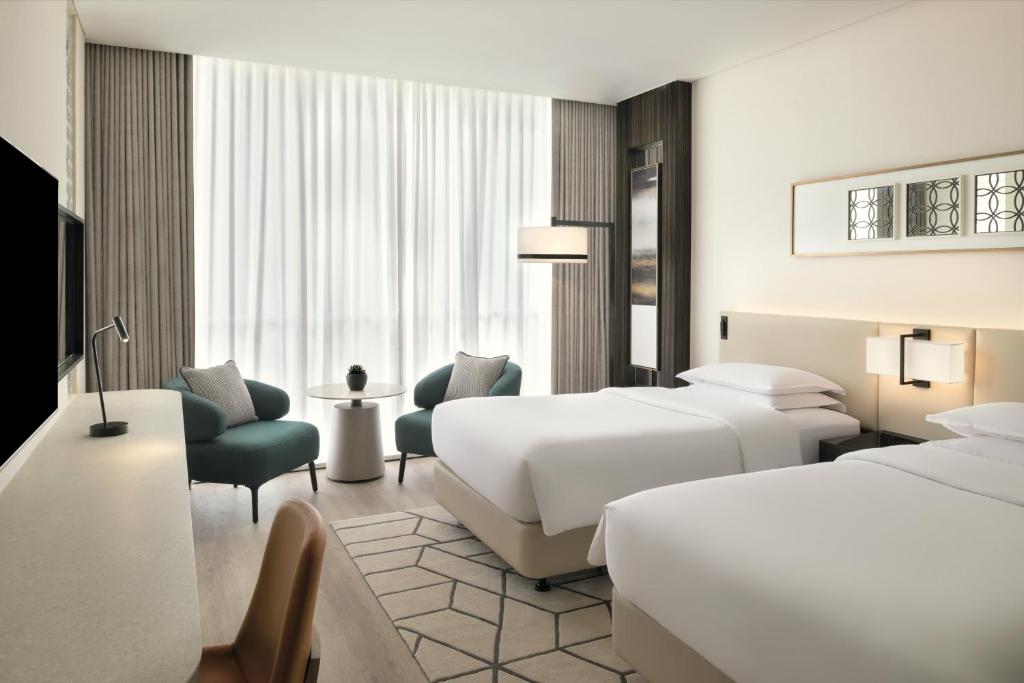 Postel nebo postele na pokoji v ubytování Sheraton Grand Hotel, Dubai