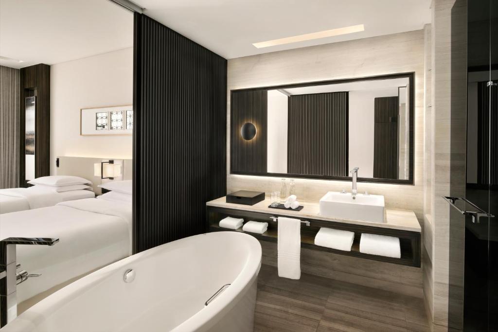 Sheraton Grand Hotel, Dubai - Twin Room With Club Lounge Access