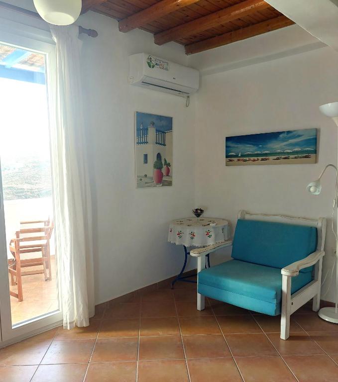 Zona de estar de Maroussa's Apartments