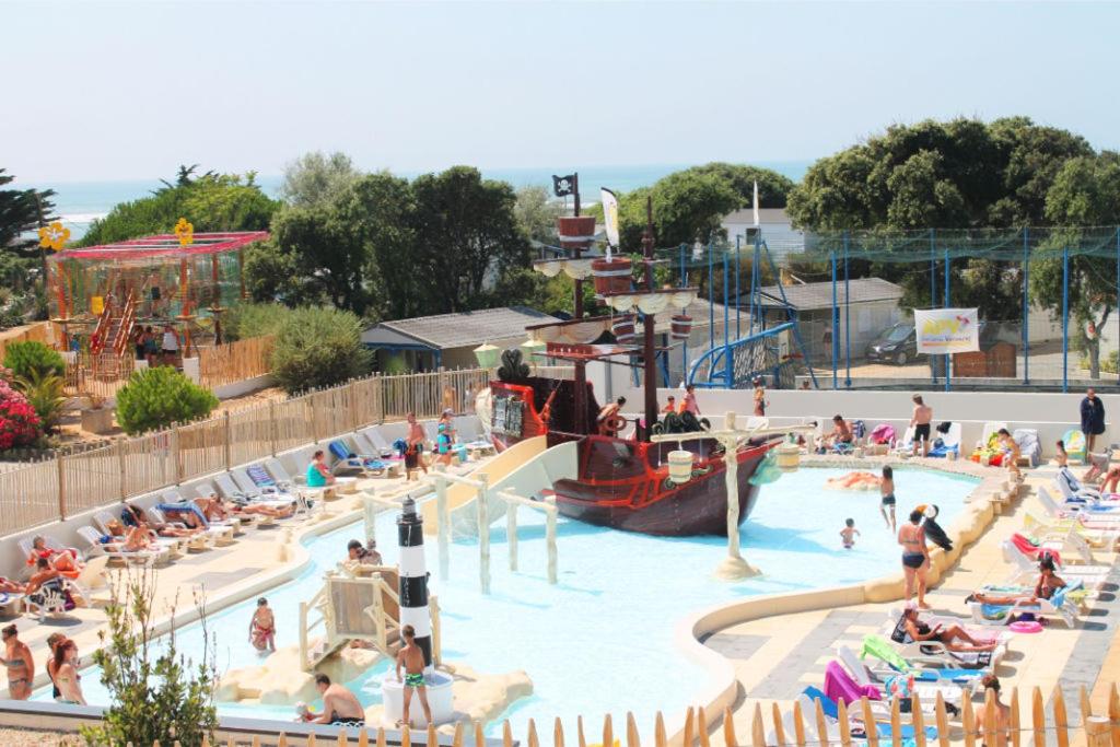 Bazén v ubytování Camping Saint-Georges d'Oléron nebo v jeho okolí