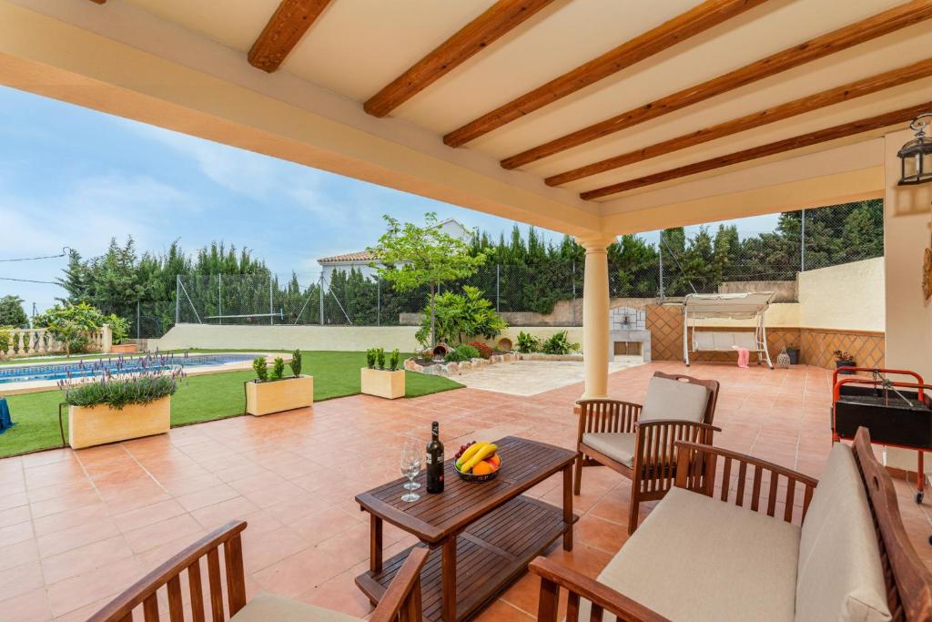 Bazén v ubytovaní Villa Fina - PlusHolidays alebo v jeho blízkosti