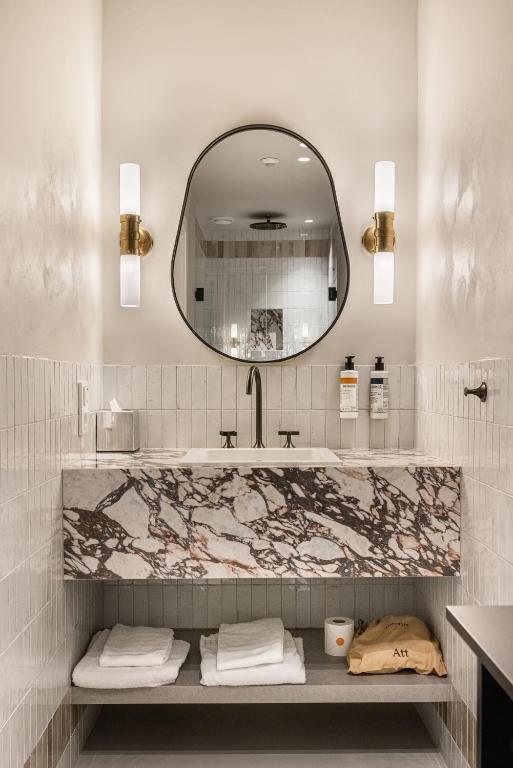 Att I Kvadraturen - Resim 30