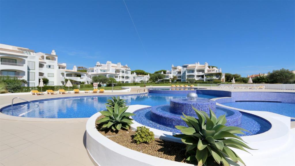 Green Valley - Monte verde by Cleverdetails with 4 salted water pools