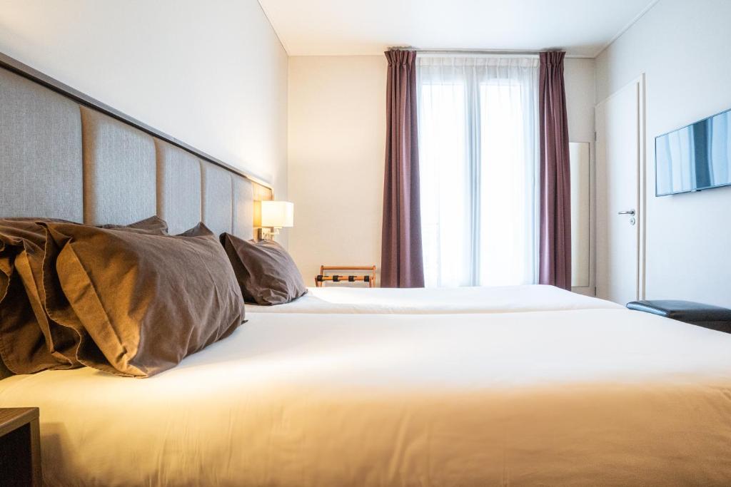 Hotel de Flore - Montmartre - Resim 17