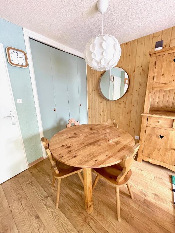 Fotografie z fotogalerie ubytování Appartement T1 pour 5 aux 2 Alpes - Terrasse sur jardin, Wi-Fi, parking gratuit v destinaci Les Deux Alpes