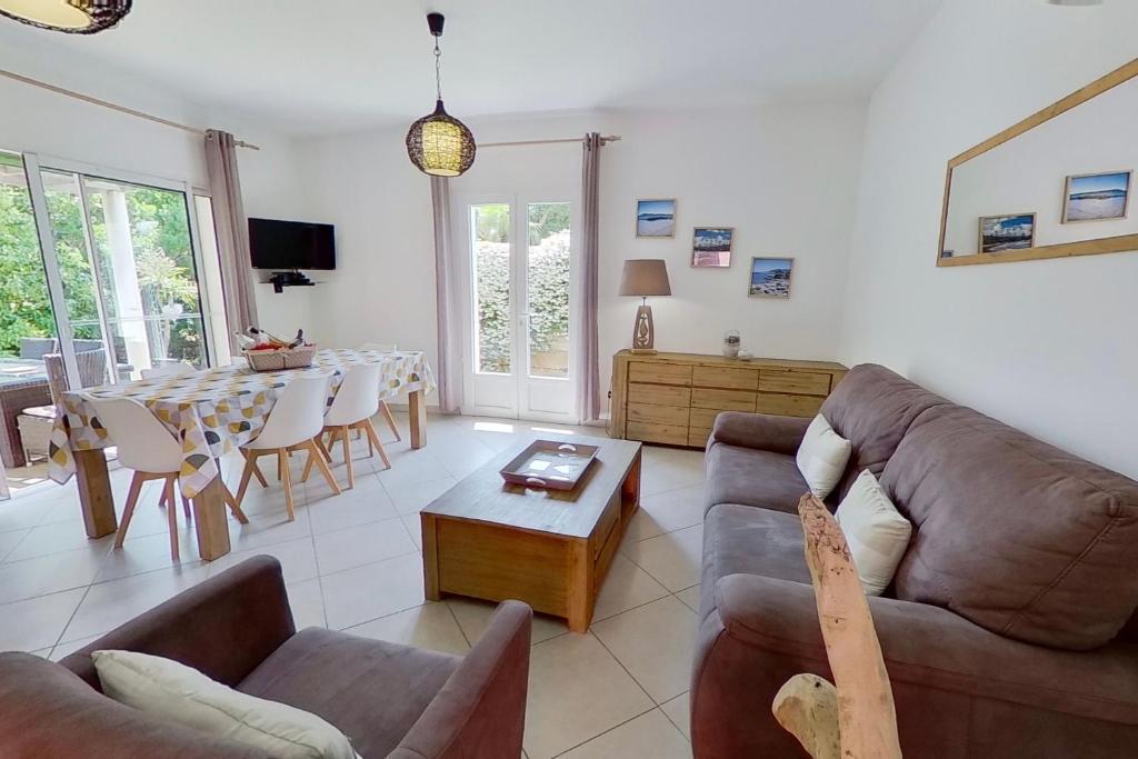 Posezení v ubytování Villas CALA CORSA - 3 et 4 Chambres - CALA ROSSA Porto-Vecchio - Villas entièrement Climatisées avec Piscine Chauffée partagée et Piscines Privées - Internet gratuit