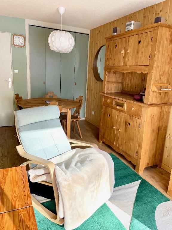 Posezení v ubytování Appartement T1 pour 5 aux 2 Alpes - Terrasse sur jardin, Wi-Fi, parking gratuit