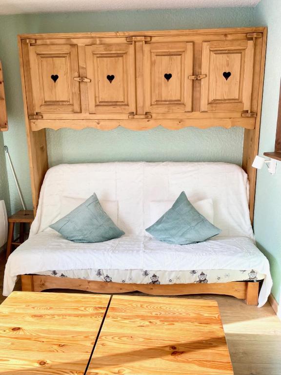 Postel nebo postele na pokoji v ubytování Appartement T1 pour 5 aux 2 Alpes - Terrasse sur jardin, Wi-Fi, parking gratuit