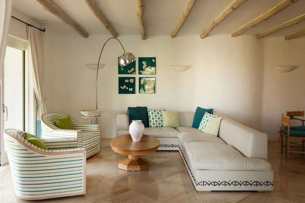 Posezení v ubytování Romazzino, A Belmond Hotel, Costa Smeralda