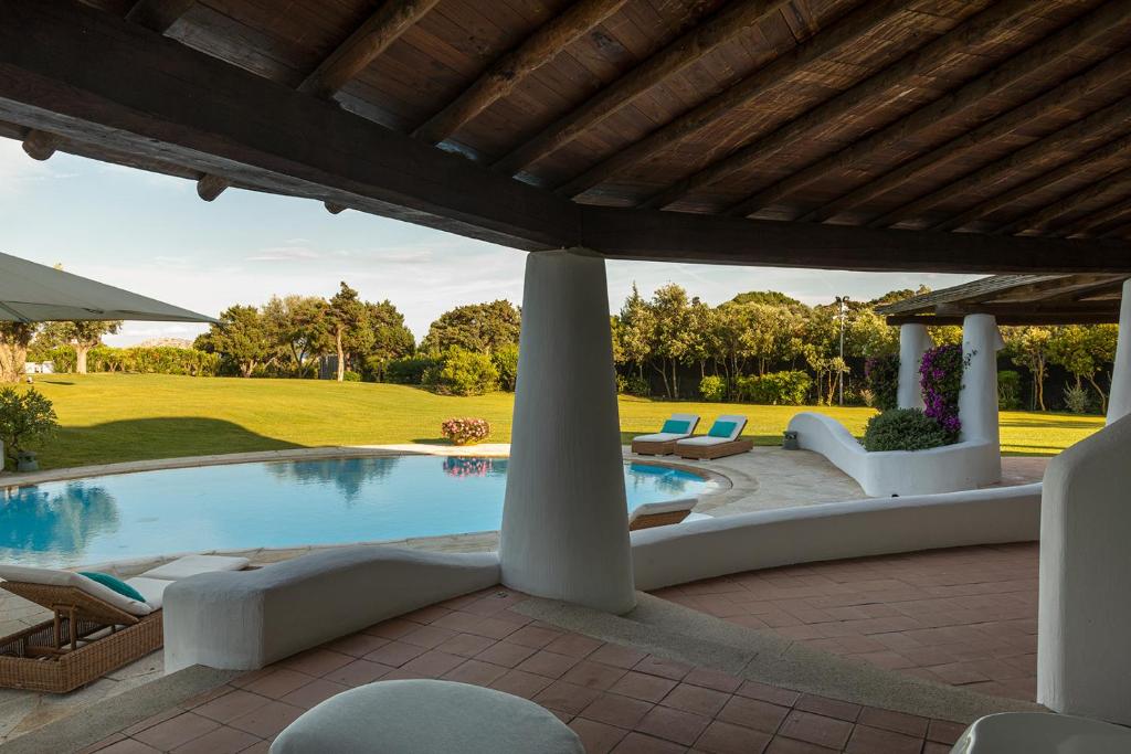 Bazén v ubytování Romazzino, A Belmond Hotel, Costa Smeralda nebo v jeho okolí