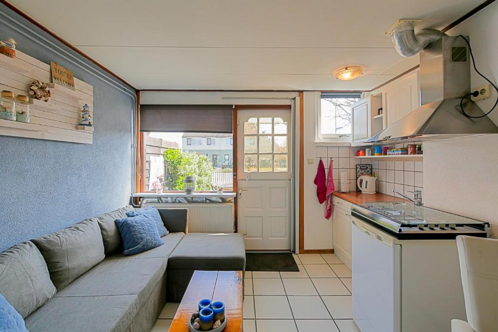 Kuchyň nebo kuchyňský kout v ubytování Tiny House Petite - Callantsoog aan Zee