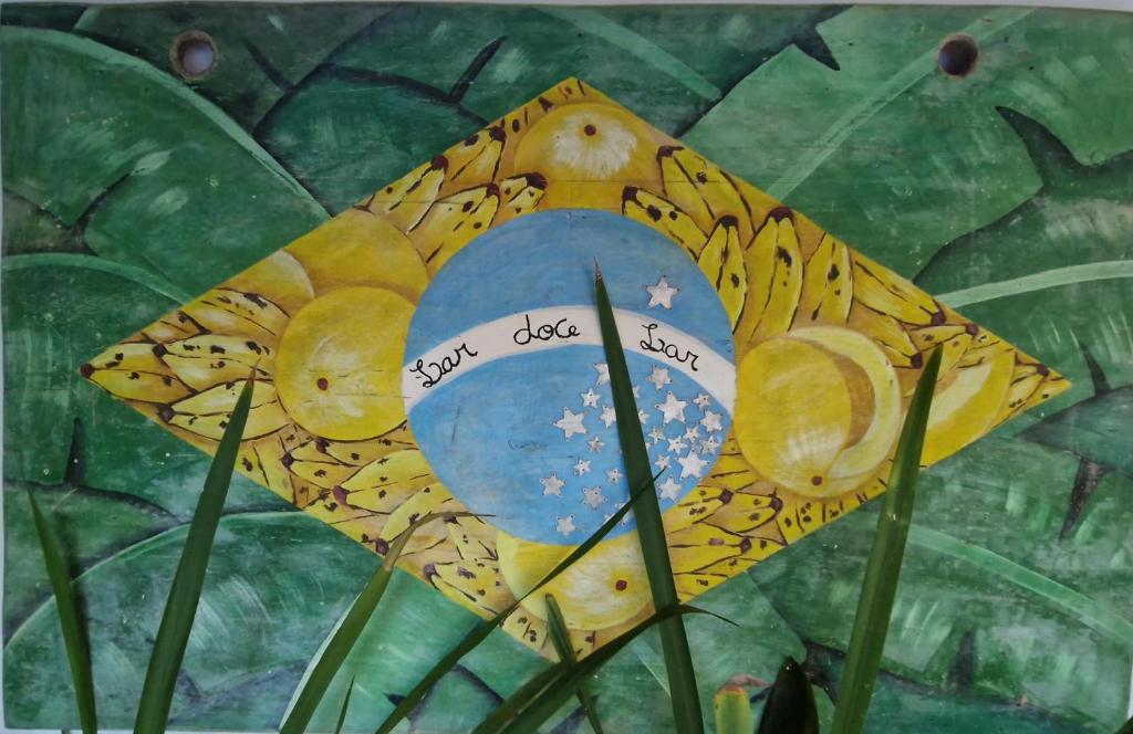 a painting of a yellow star in the grass at Mini Casa com Jacuzzi e Piscina in Trancoso