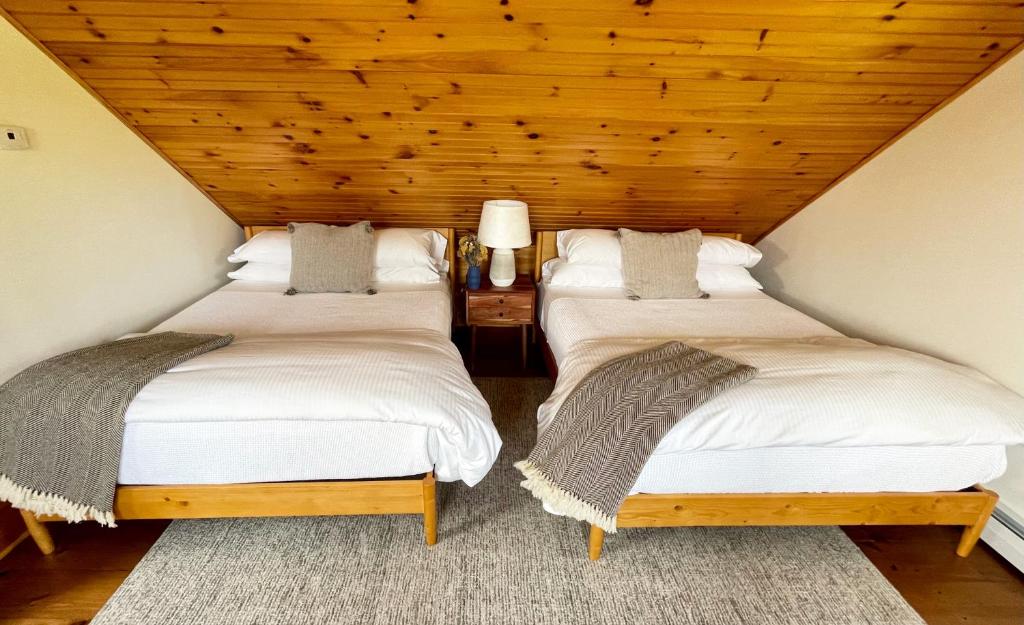 Postel nebo postele na pokoji v ubytování Hill Farm Inn - Manchester