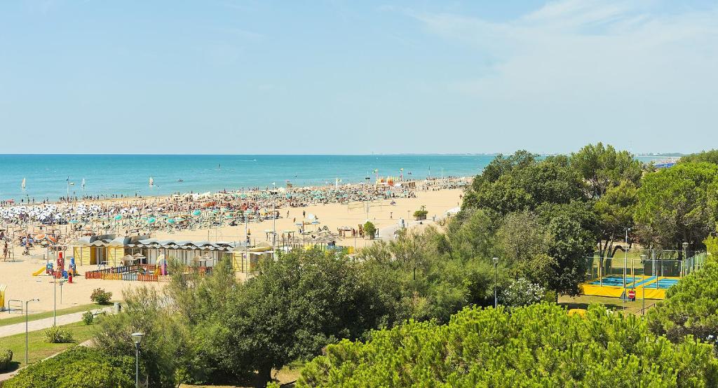 a beach with a large crowd of people at Hotel Montecarlo in Bibione