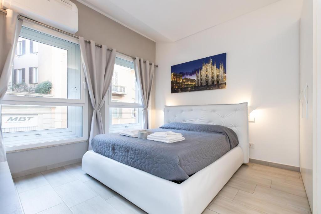 A bed or beds in a room at MagnoliaApartments - 16 Meravigli Duomo