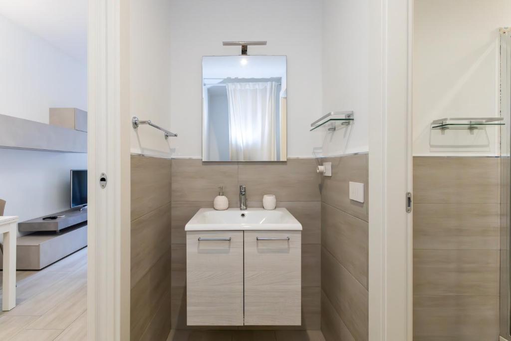 A bathroom at MagnoliaApartments - 16 Meravigli Duomo