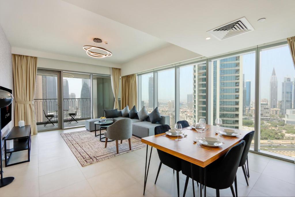 Fotografie z fotogalerie ubytování Livbnb Suites - Elegant 3BR+Maids Room w/ Burj Khalifa View v Dubaji