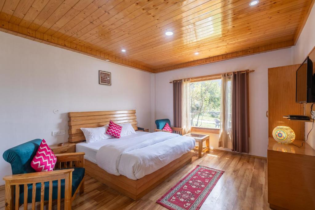 Postel nebo postele na pokoji v ubytování Aroha Residency- A Countryside Resort