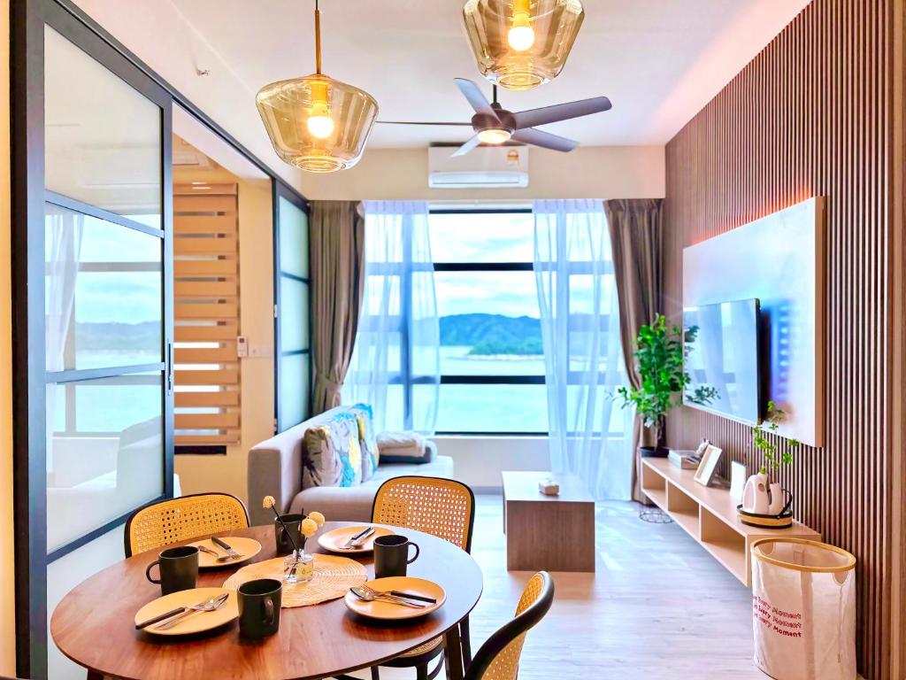 Χώρος καθιστικού στο #12 Jesselton Quay City Pads Seaview by Zeluxo