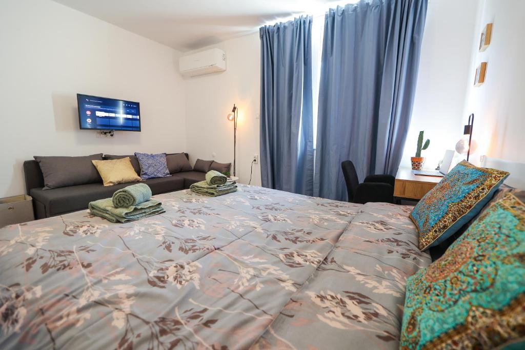 Postel nebo postele na pokoji v ubytování City Park Apartment