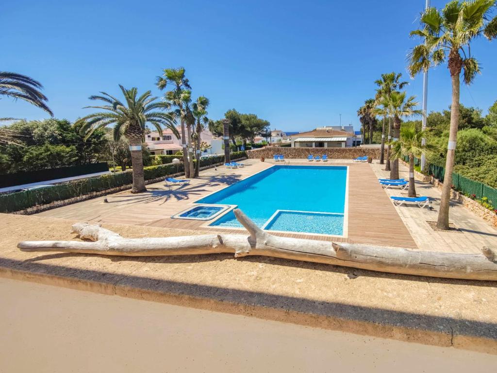Hồ bơi trong/gần Apartamento con aire acondicionado y gran piscina!