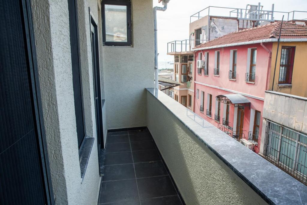 Sayina Hotel - Triple Room With Balcony