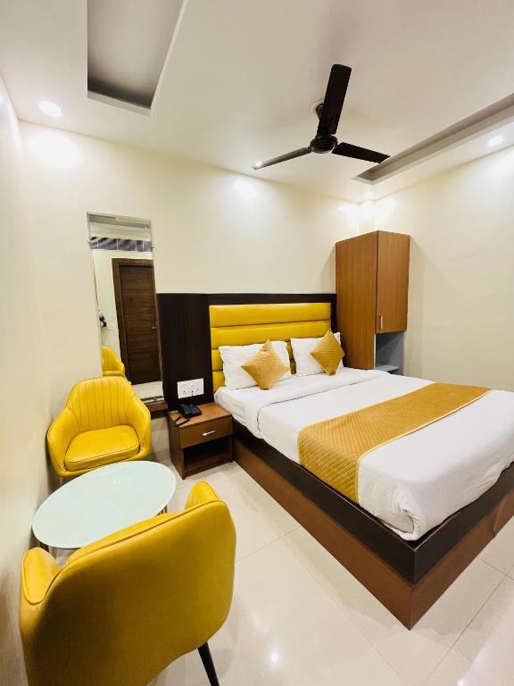 Cama o camas de una habitación en Hotel Royal Rosette with free Wi-Fi near New Delhi Railway Station
