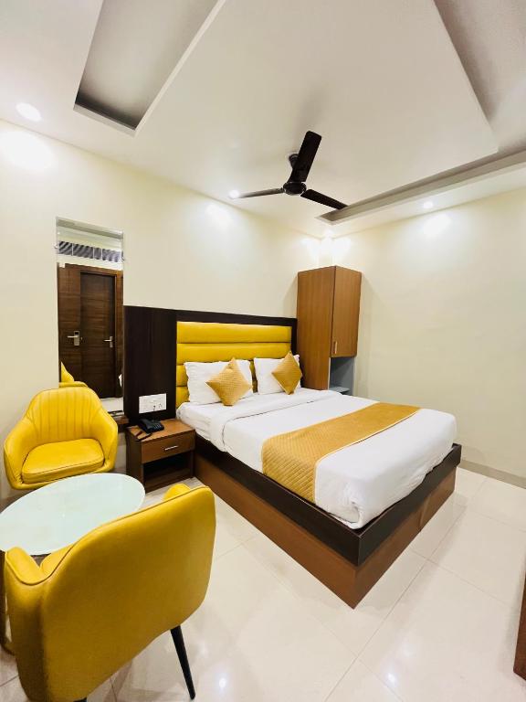 Cama o camas de una habitación en Hotel Royal Rosette with free Wi-Fi near New Delhi Railway Station