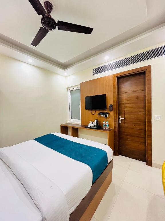 Cama o camas de una habitación en Hotel Royal Rosette with free Wi-Fi near New Delhi Railway Station