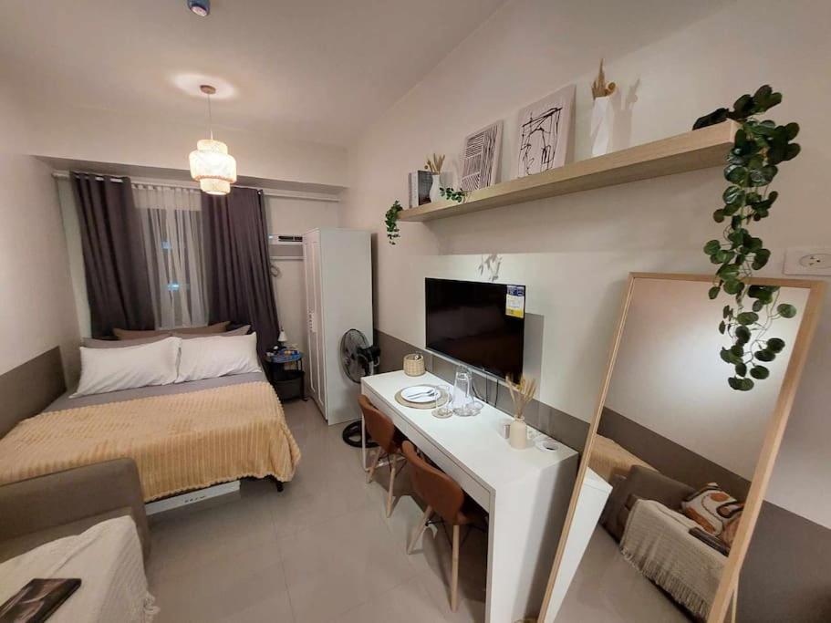 a small bedroom with a bed and a desk in it at Cavite Budget Airbnb with Resort-like Amenities in Dasmariñas