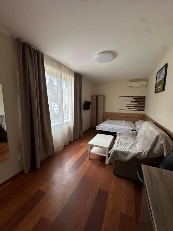 Postel nebo postele na pokoji v ubytování Modern Apartments Uzhgorod